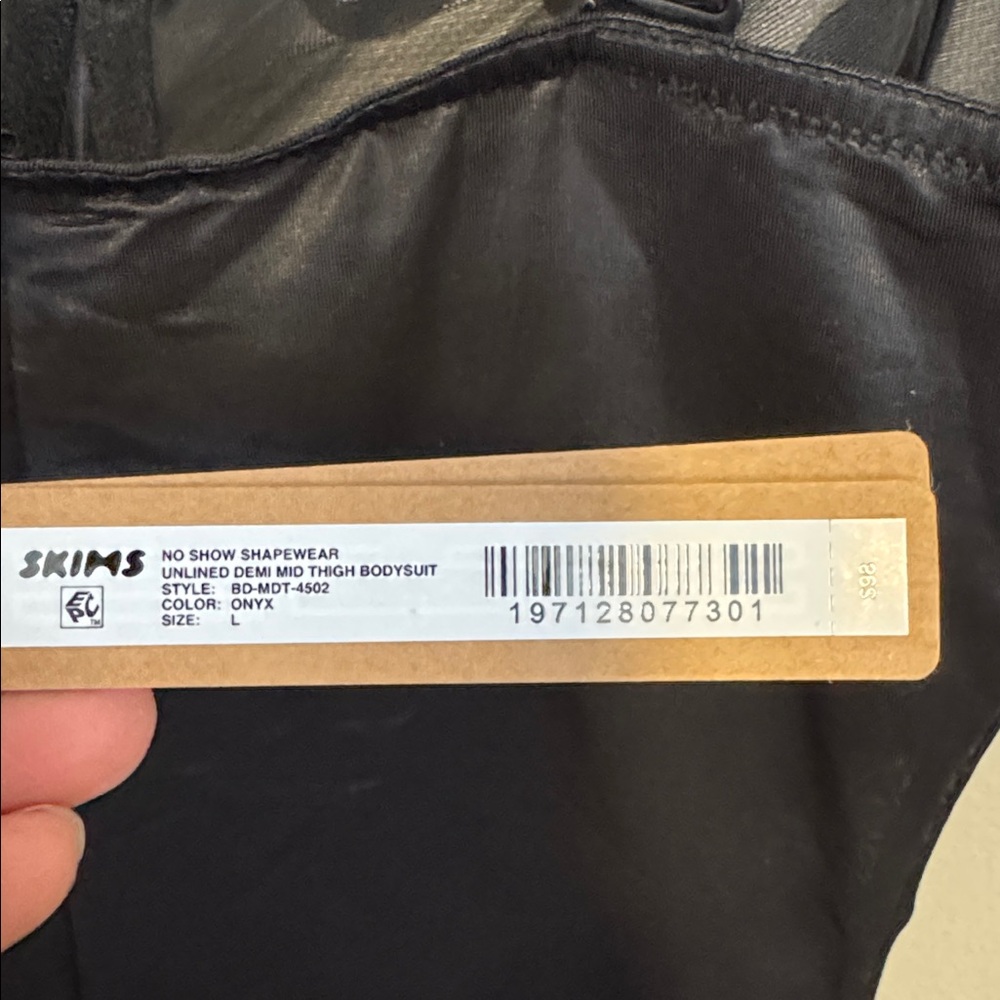 Skims No Show Shapewear Bodysuit - NWT - Picture 6 of 6